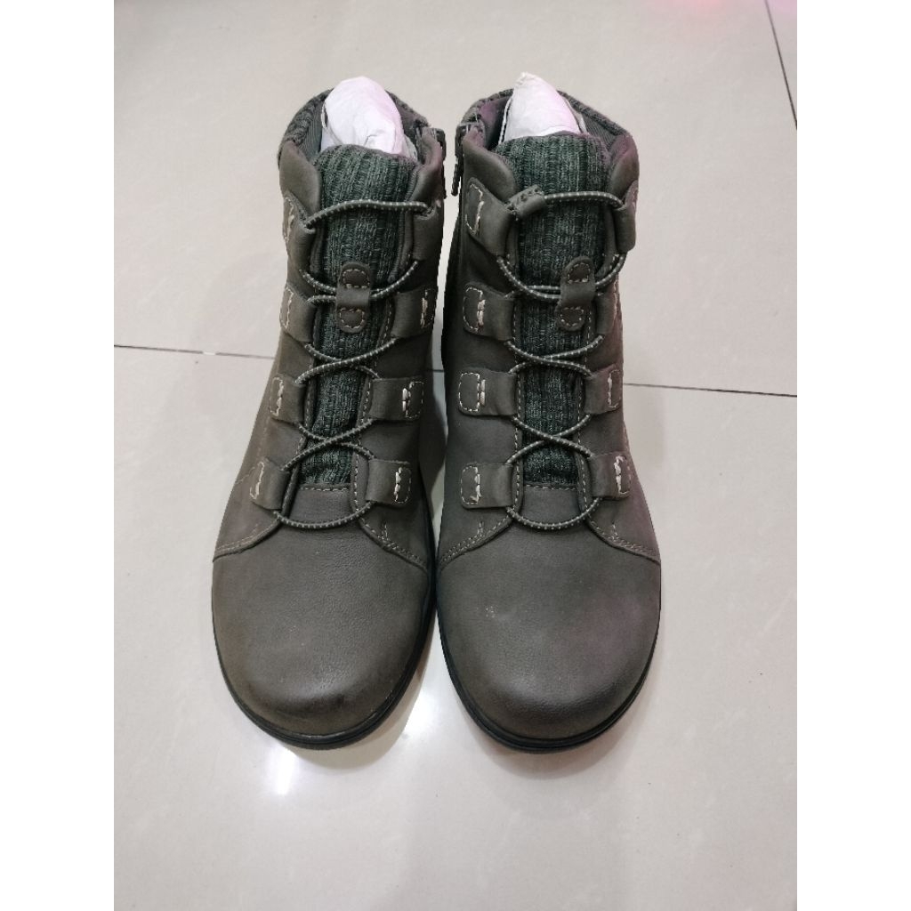 [9 hãng bigsize Sz 41.5 , 42.5 ]Giày bốt nữ Clarks xuất dư chính hãng da .