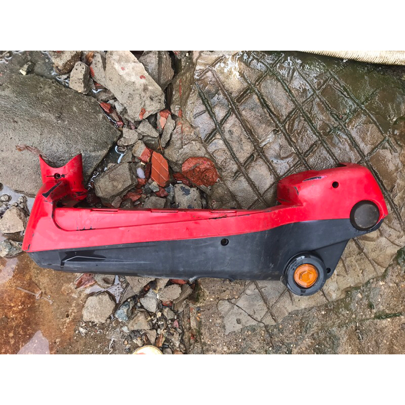 Ốp bình(sườn bên trái )xe điện M133 cũ tốt tháo xe