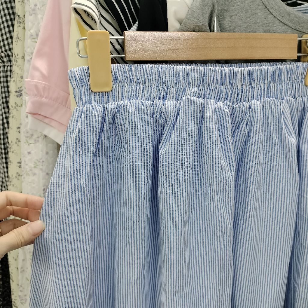 chân váy kẻ sọc phối ren dáng dài cạp co giãn ulzzang | BigBuy360 - bigbuy360.vn