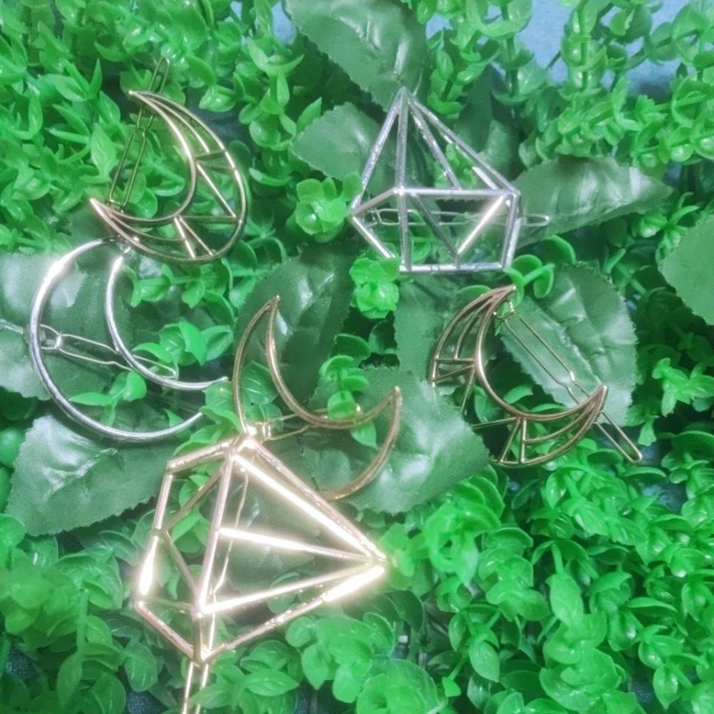 KT03. Kẹp tóc cho các bạn nữ.