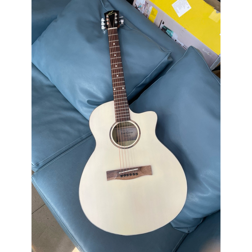Guitar mini 3/4. Guitar Acoustictic kích thước mini 3/4.