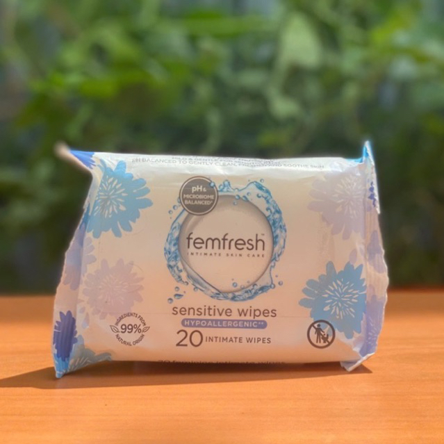 Khăn ướt vệ sinh vùng kín cho da nhạy cảm Femfresh Intimate Skincare 0% Sensitive 20 tờ