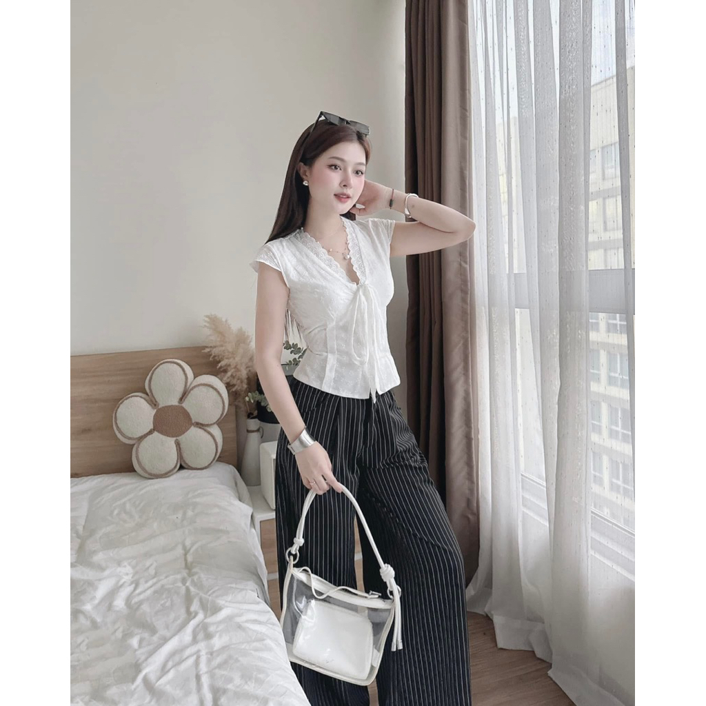 Áo kiểu nữ ren xô boil dáng ôm nữ cổ V thắt nơ ngực tay hến CHEALIN TOP | BigBuy360 - bigbuy360.vn