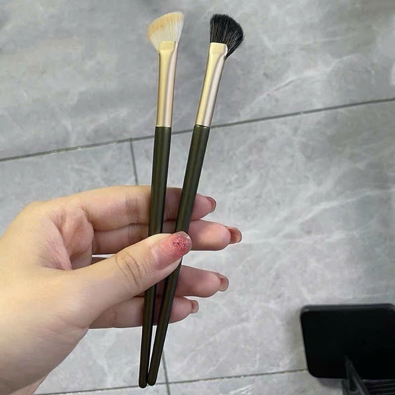 Cọ Đánh Khối Mũi DOLLY COSMETICS Đầu Vát Dẹt Lông Mềm Mại Dễ Dàng Sử Dụng Tạo Hiệu Ứng 3 Chiều Tự Nh