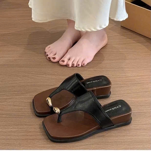 Dép xỏ ngón khoá sắt quai kẹp tam giác 3cm