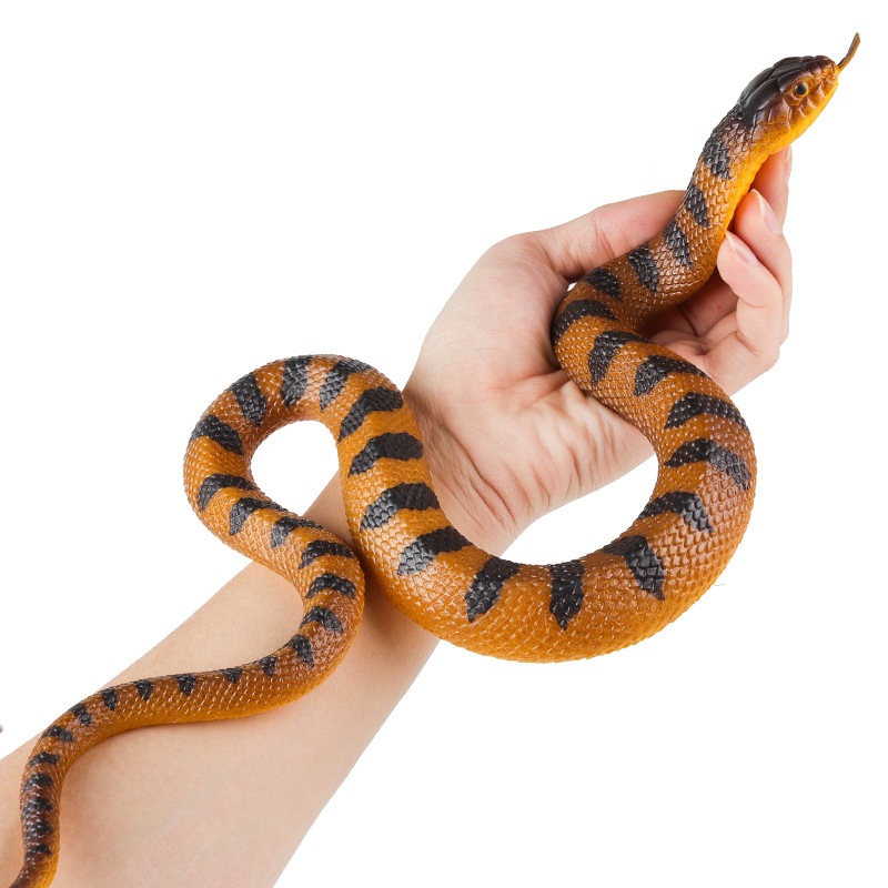 Mô hình rắn giả như thật, Rắn hổ mang giả