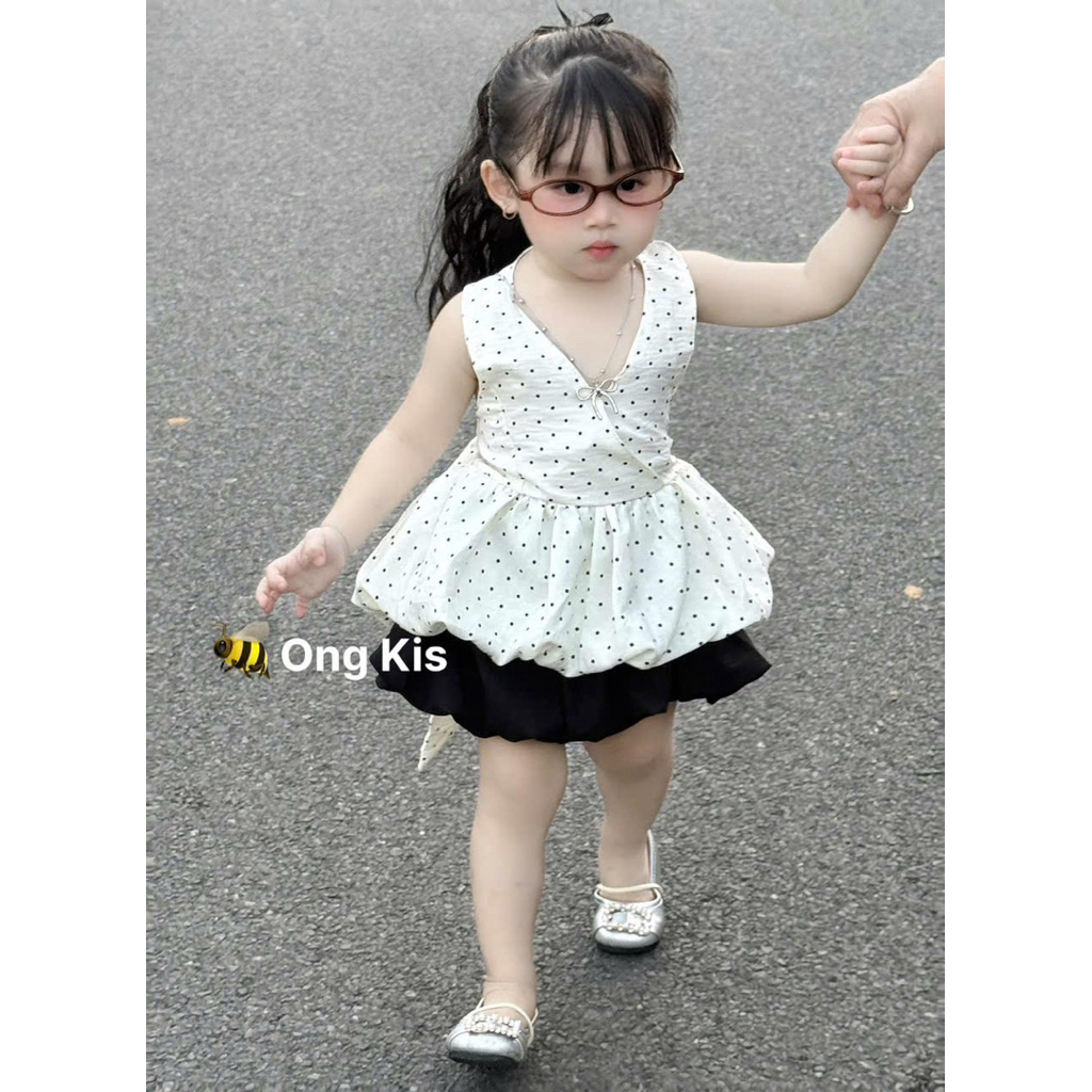 Ong Kis Sét áo cổ yếm hoạ tiết chấm bi phom bí ngô kèm chân váy dáng bí ngô cho bé gái 10-30kg X01