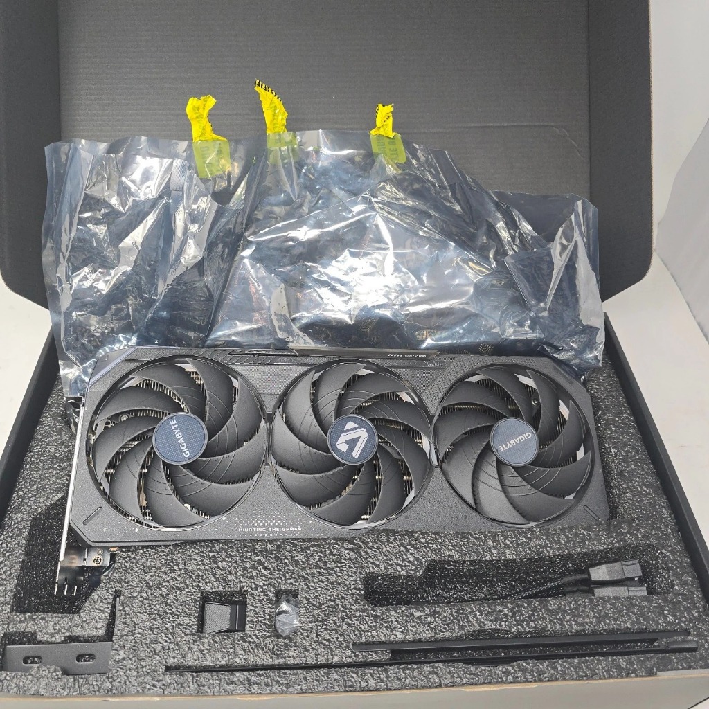 Card màn hình GIGABYTE / Asus TUF / PNY GeForce RTX 5070 / 5080 16GB GAMING OC / Founders Edition | BigBuy360 - bigbuy360.vn