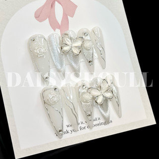 Nailbox móng up thiết kế trắng gạo nail cô dâu đẹp - móng tay giả cô dâu màu trắng đẹp