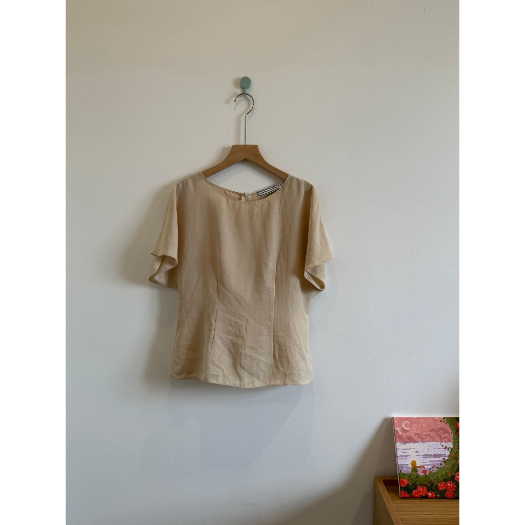 Pass Áo Blouse Màu Be Dáng Chiết Eo Phong Cách Nhẹ Nhàng Thanh Lịch Size XS của Oyster and Snail