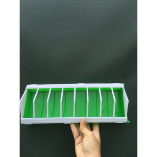 Máng ăn gà con chống bới