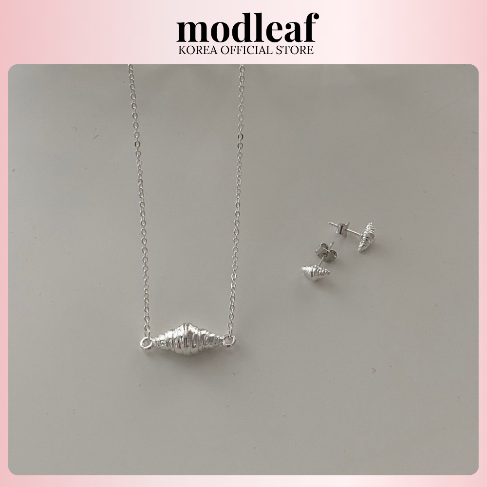 Khuyên tai bánh sừng bò mini Modleaf Mini Croissant Earrings Hàn Quốc