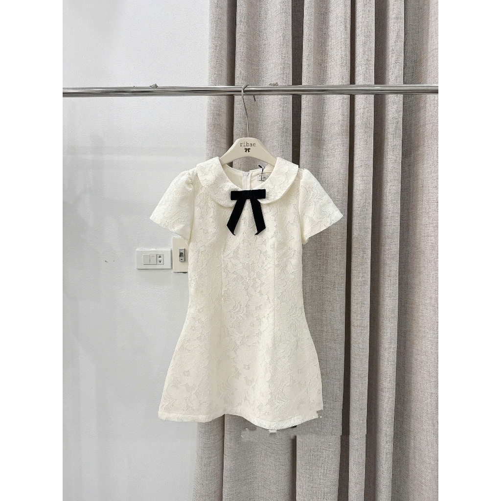 (Hàng 3 Size): Váy Ren Cổ Sen Màu Be Đính Nơ Đen Tay Cộc Dáng Ngắn Style Tiểu Thư ( Ảnh Thật Trải Sàn Lolla_ye) | BigBuy360 - bigbuy360.vn