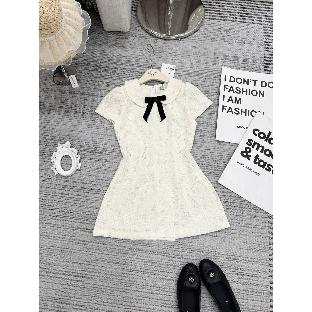 (Hàng 3 Size): Váy Ren Cổ Sen Màu Be Đính Nơ Đen Tay Cộc Dáng Ngắn Style Tiểu Thư ( Ảnh Thật Trải Sàn Lolla_ye) | BigBuy360 - bigbuy360.vn