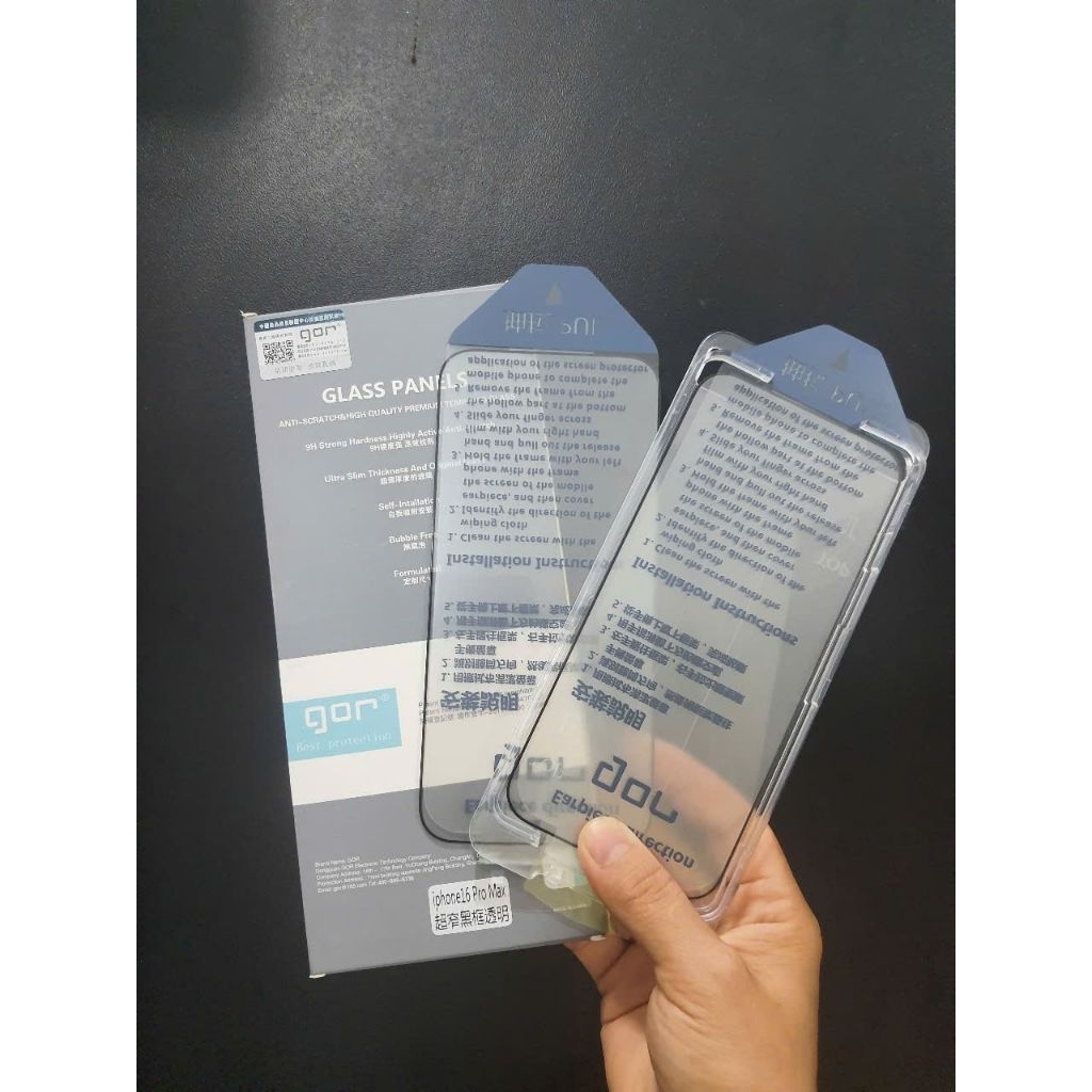 Bộ 2 kính cường lực Gor kèm khung tự dán iphone 16 pro max,16 pro,16 plus,16,15 pro max,14 pro max,,