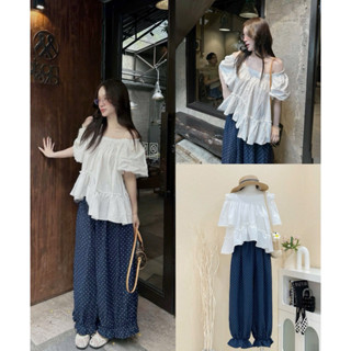 Set Bộ 2 Món Áo Trễ Vai Bo Chun Cách Điệu Tay Ngắn Viền Ren Mix Quần Ống Rộng Bèo Gấu Chấm Bi Hot Trend