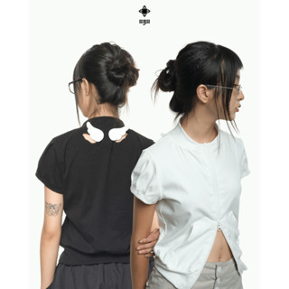 Áo thun nữ tay phồng có khoá kéo form lửng, túi hoodie và chi tiết cánh sau lưng | UYU SAKURA ZIPPER WINGS