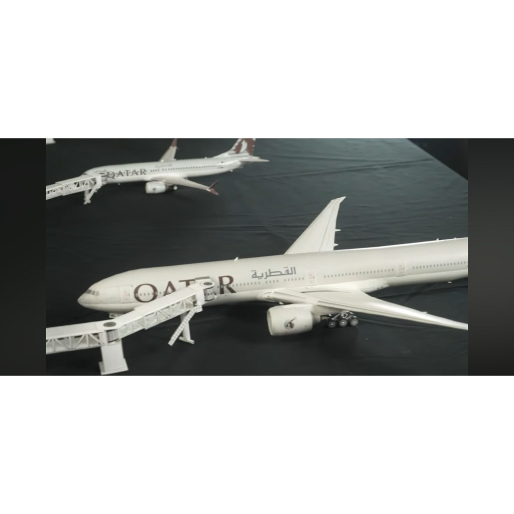 Mô hình giấy máy bay Qatar airway boing 777-300er