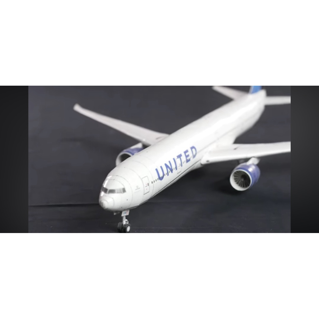 Mô hình giấy máy bay United airlines boing 777-300er
