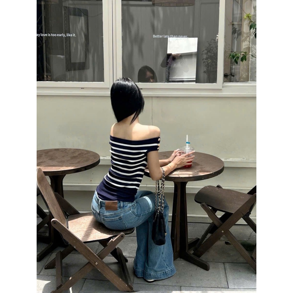 Áo Len Kẻ Trễ Vái Dáng Ôm Body, Áo Len Phối Cúc Đồng Vai Mẫu Hot 2025 Hàng Qccc Phù Hợp Với Mọi Lứa Tuổi | BigBuy360 - bigbuy360.vn