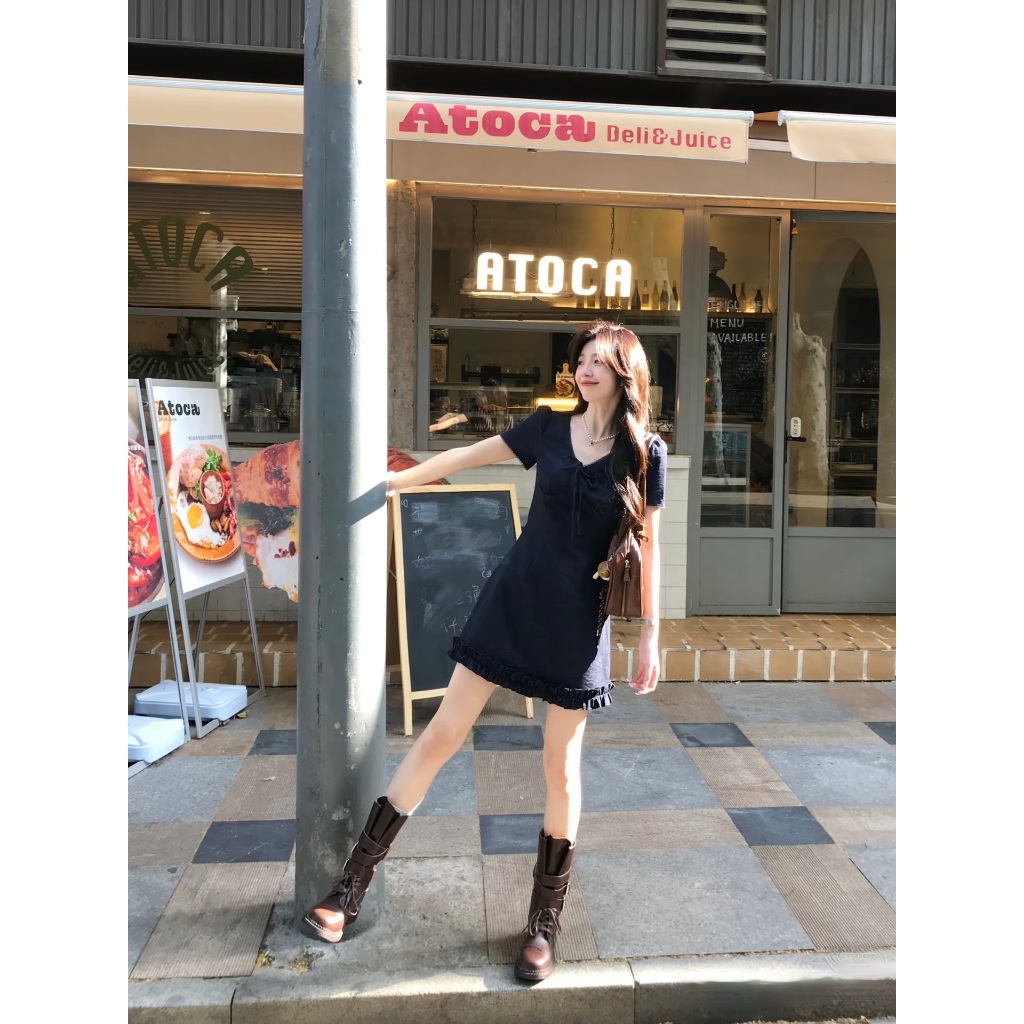 Lily.clothes (Sẵn) Váy đầm nữ cổ V viền bèo dáng ngắn – Emily Dress vải đũi xước mix ren nữ tính khoá kéo sau lưng | BigBuy360 - bigbuy360.vn