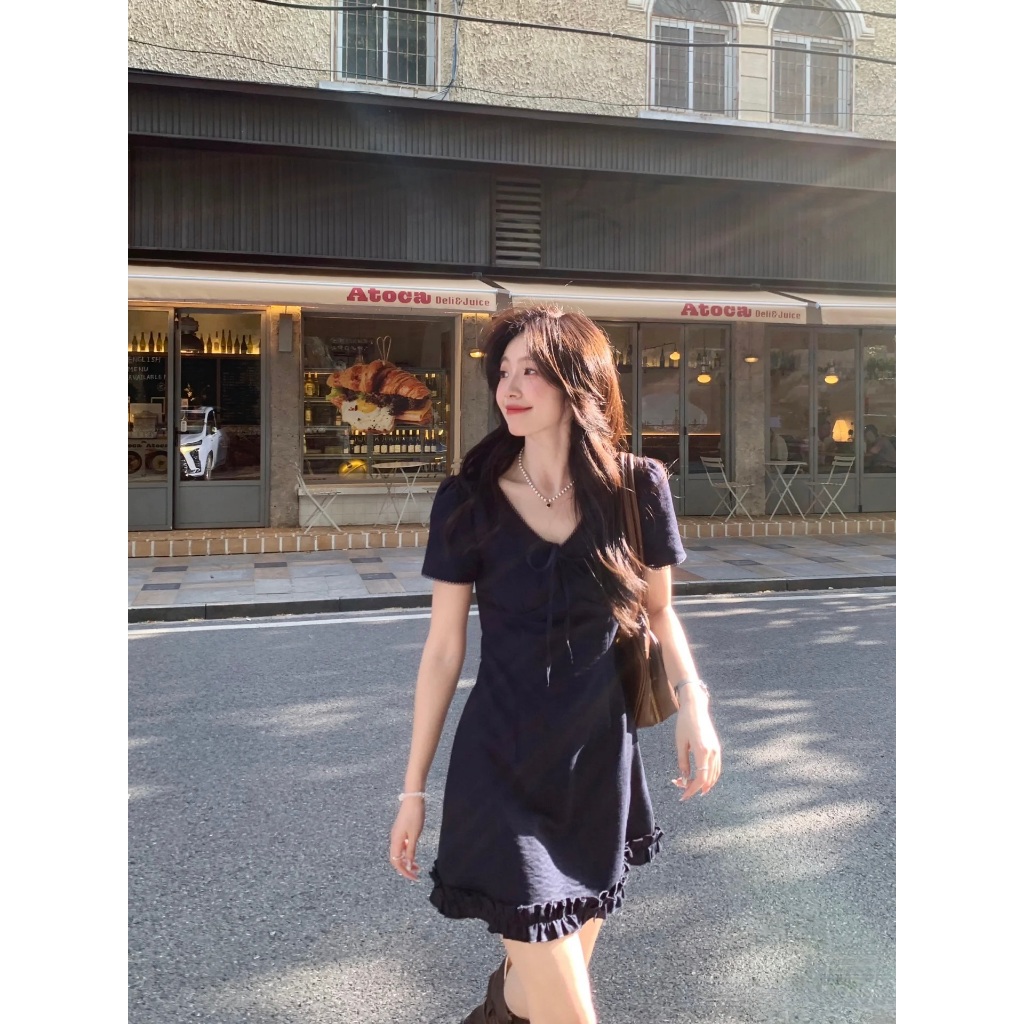 Lily.clothes (Sẵn) Váy đầm nữ cổ V viền bèo dáng ngắn – Emily Dress vải đũi xước mix ren nữ tính khoá kéo sau lưng | BigBuy360 - bigbuy360.vn