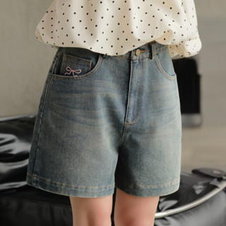  Quần short jeans ngố lửng Bow Miều Est.2013 thêu nơ hồng dáng basic dễ phối đồ 