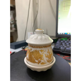 Ly có nắp thờ cúng