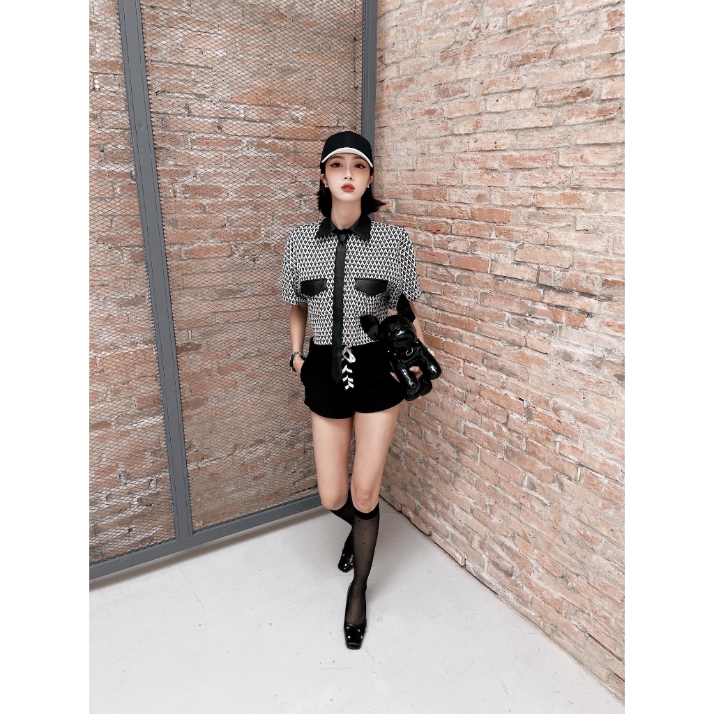 QUẦN SHORT LAKING ĐEN NHUNG ĐAN DÂY Q960