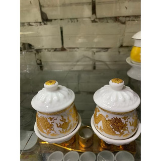 Ly có nắp thờ cúng