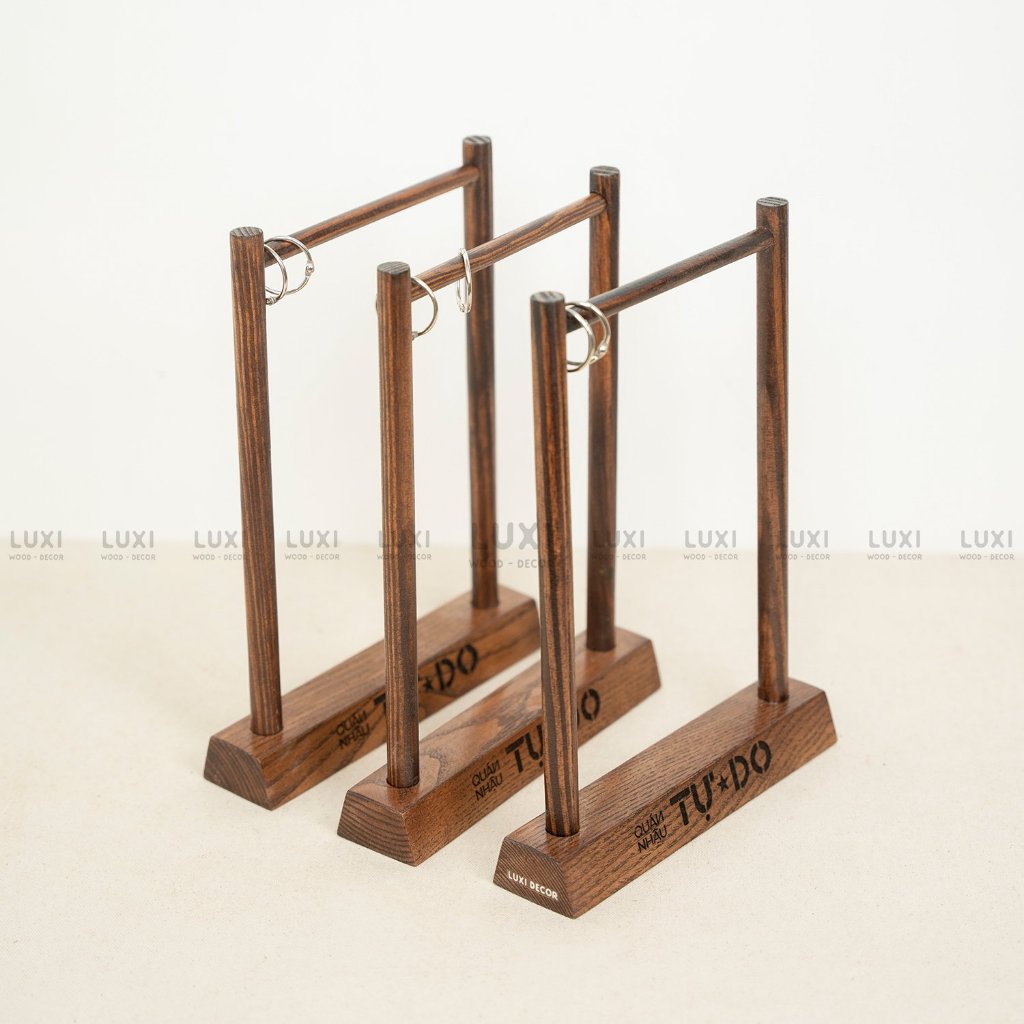 HCM l GIÁ TREO MENU GỖ SIZE GIẤY A5, KHUNG GỖ TREO MENU ĐỂ BÀN TIẾT KIỆM DIỆN TÍCH (MIỄN PHÍ KHẮC LO