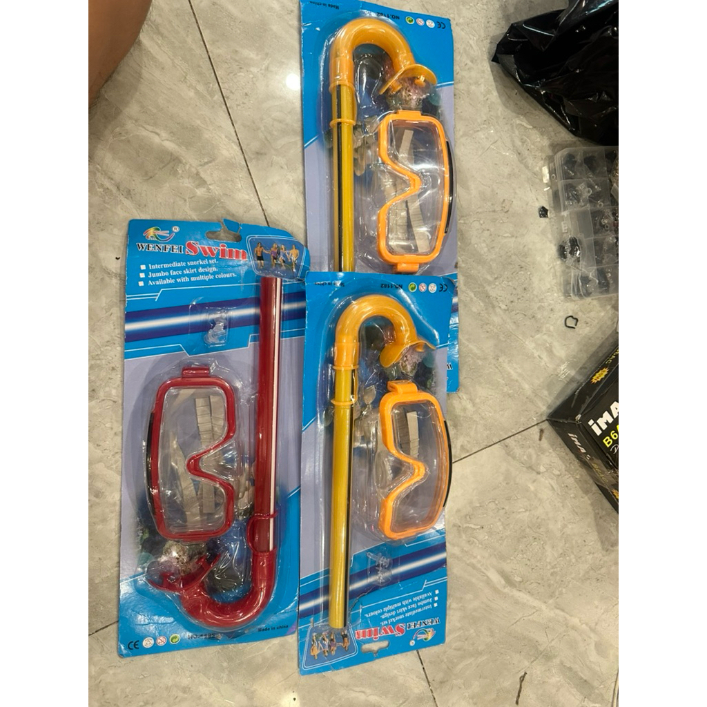 kính bơi có ống thở