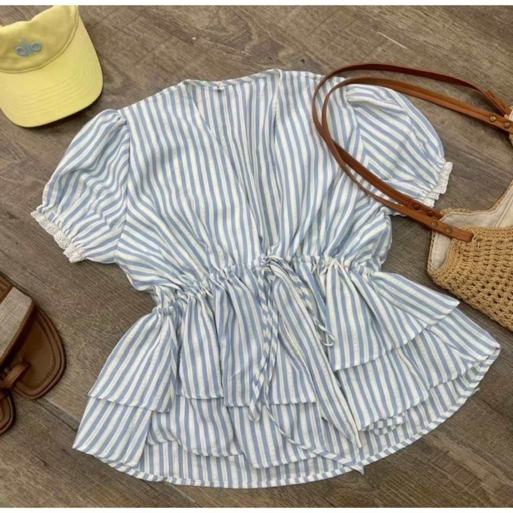 ÁO BABYDOLL KẺ SỌC XANH CỔ V CỘT DÂY NƠ TAY PHỐI REN FORM XÒE KIỂU DÁNG HÀN QUỐC - DÀNH CHO NỮ | BigBuy360 - bigbuy360.vn