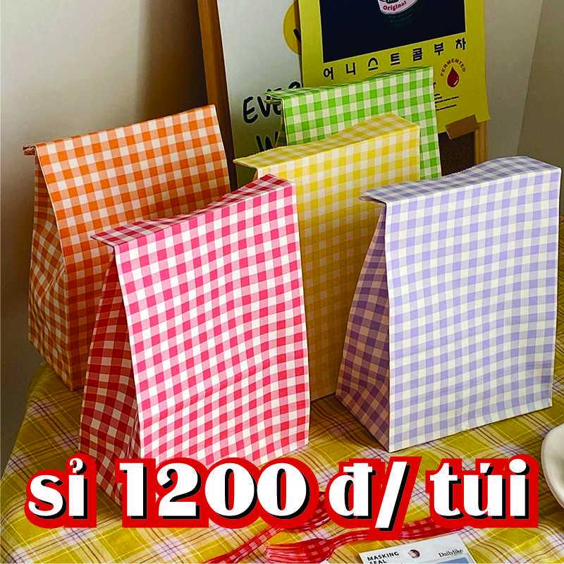 Sỉ 1200/Túi Giấy Hoa Văn Caro Tặng Kèm Sticker Hình ngẫu nhiên Túi Giấy Gói Quà, Size 22 x 15 x 8