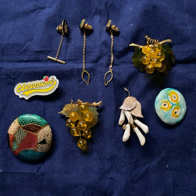 Thanh lý pass 2nd si Nhật trâm cài áo huy hiệu vintage chùm nho hoa hình tròn hoạ tiết Cinnamoll gốm