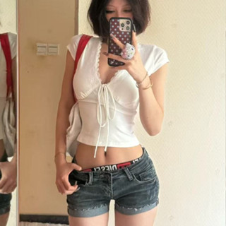 SẴN Áo thun cổ V khoét hơi sâu y2k có dây cột nơ ngắn tay dáng ôm ngắn cổ thêu viền ren dịu dàng ngọt ngào trắng baby