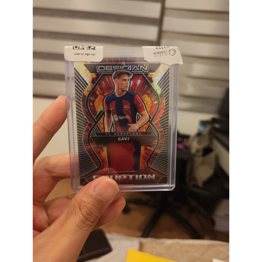 Thẻ chữ ký và mảnh áo cầu thủ Barcelona chính hãng Topps/Panini