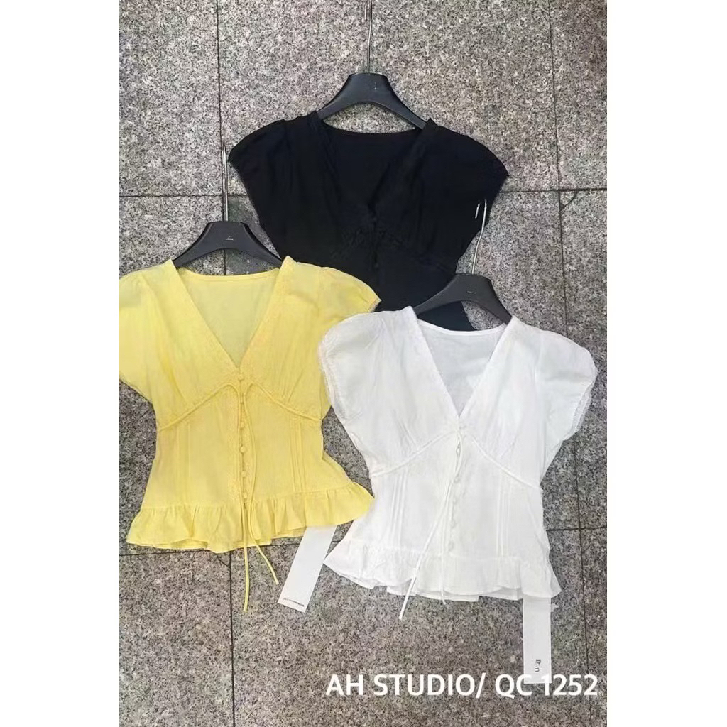 [Hàng QC sẵn] Áo thô cổ V cúc bọc viền ren ERI TOP | BigBuy360 - bigbuy360.vn