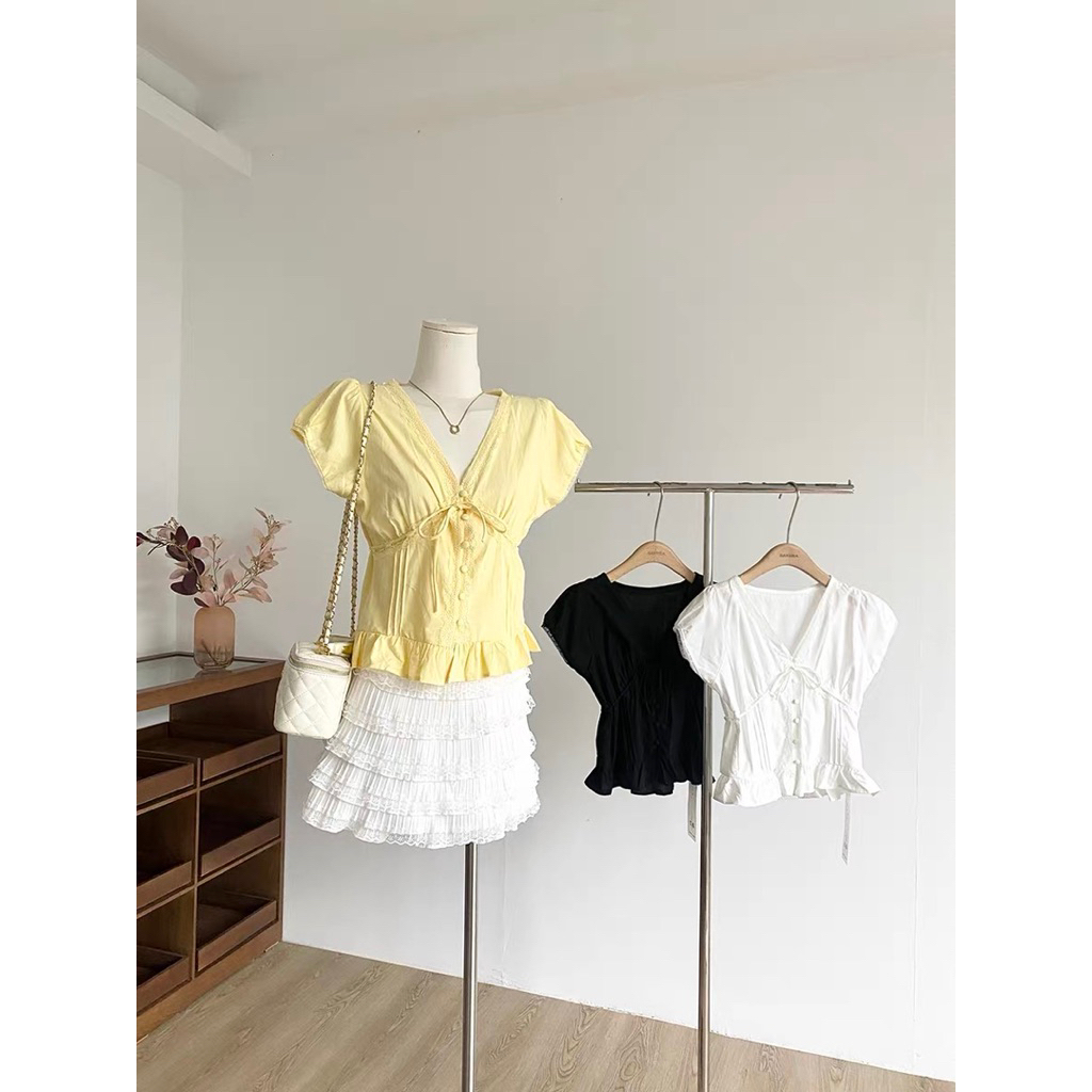[Hàng QC sẵn] Áo thô cổ V cúc bọc viền ren ERI TOP | BigBuy360 - bigbuy360.vn