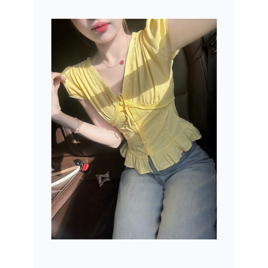 [Hàng QC sẵn] Áo thô cổ V cúc bọc viền ren ERI TOP | BigBuy360 - bigbuy360.vn