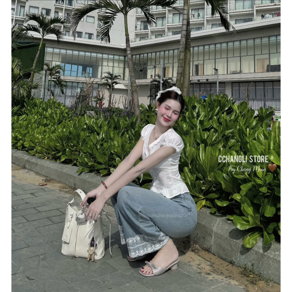 [Hàng QC sẵn] Áo thô cổ V cúc bọc viền ren ERI TOP | BigBuy360 - bigbuy360.vn