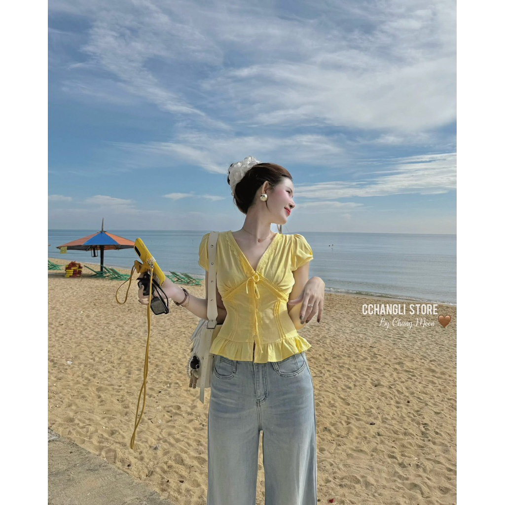 [Hàng QC sẵn] Áo thô cổ V cúc bọc viền ren ERI TOP | BigBuy360 - bigbuy360.vn