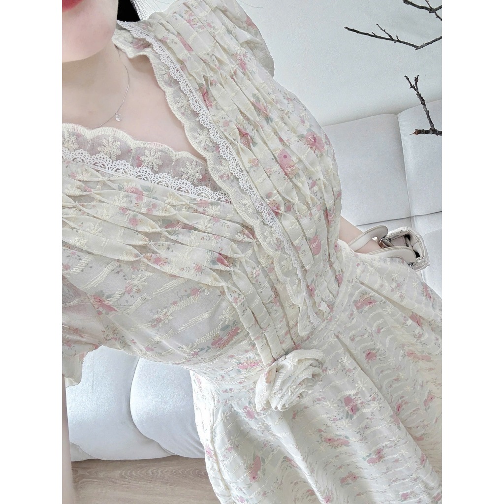 Đầm dự tiệc ren thêu hoa dáng dài tay bồng sang trọng Labu Dress | BigBuy360 - bigbuy360.vn
