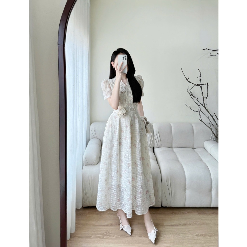 Đầm dự tiệc ren thêu hoa dáng dài tay bồng sang trọng Labu Dress | BigBuy360 - bigbuy360.vn