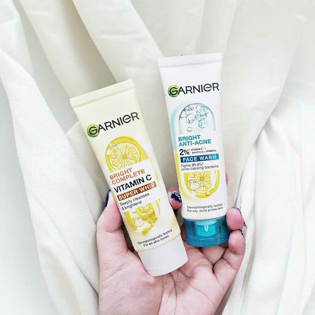 Sữa rửa mặt làm sáng da giảm mụn garnier 50ml