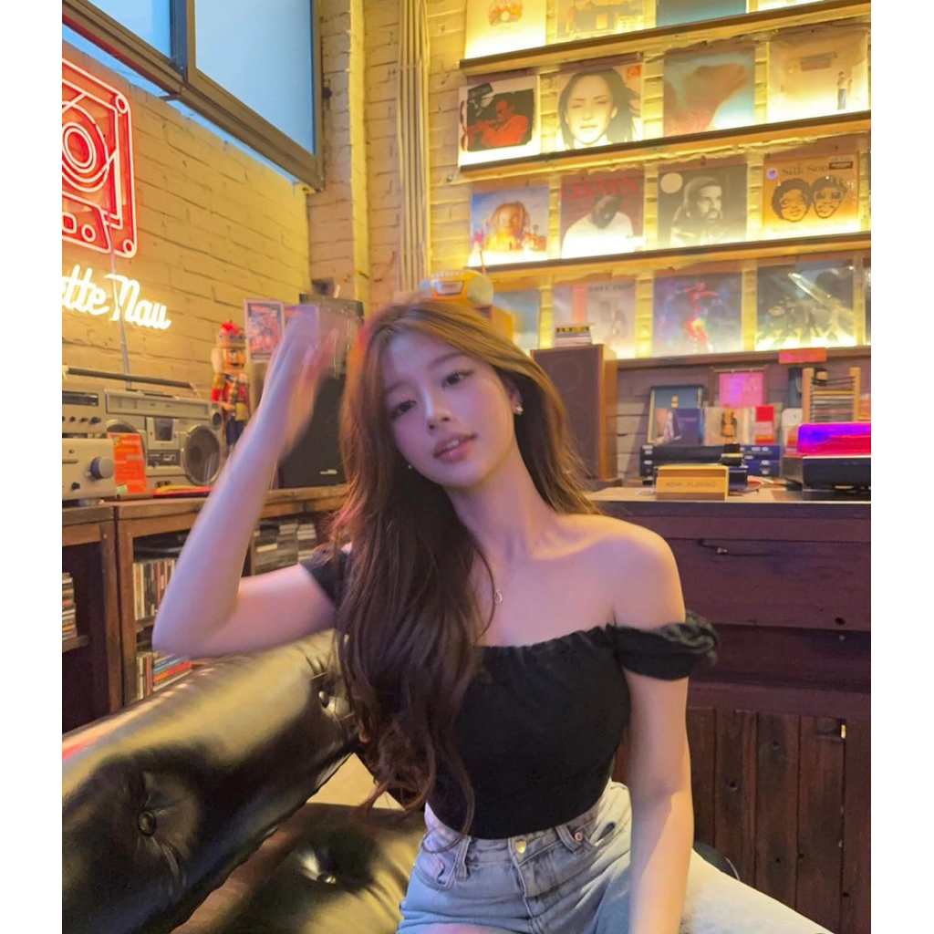 𝓫𝓾𝓷𝓷𝔂.𝓼𝓽𝓸𝓻𝓮•( Sẵn )  Trễ Vai Dập Hoa Nổi