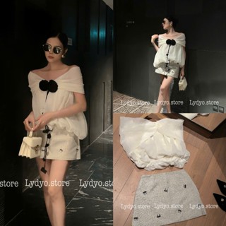 Set váy đầm thiết kế áo trễ vai quây cúp ngực, áo voan tơ bèo cổ thuyền chân váy ngắn đính nơ, set kèm hoa nơ tiểu thư