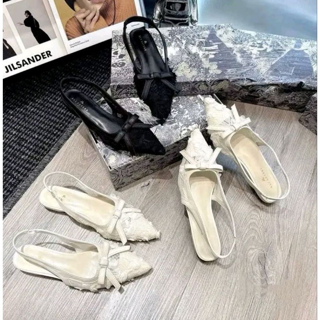 GIÀY NỮ HỞ GÓT HOA REN NỔI ĐÍNH NƠ, MŨI NHỌN ĐẾ BỆT ( chân gày, chân mỏng lùi 1 size )