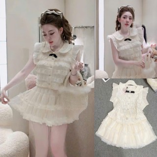 Sét bộ ren thiết kế áo cổ sen đính nơ phối bèo cài nút tay cộc kết hợp chân váy voan tầng kiểu dáng tiểu thư xinh xắn