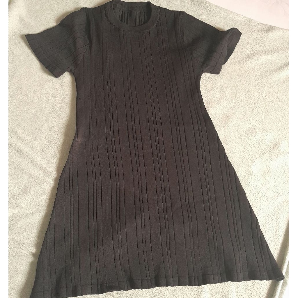 Pass đầm thun body co giãn màu đen - new 99,99%